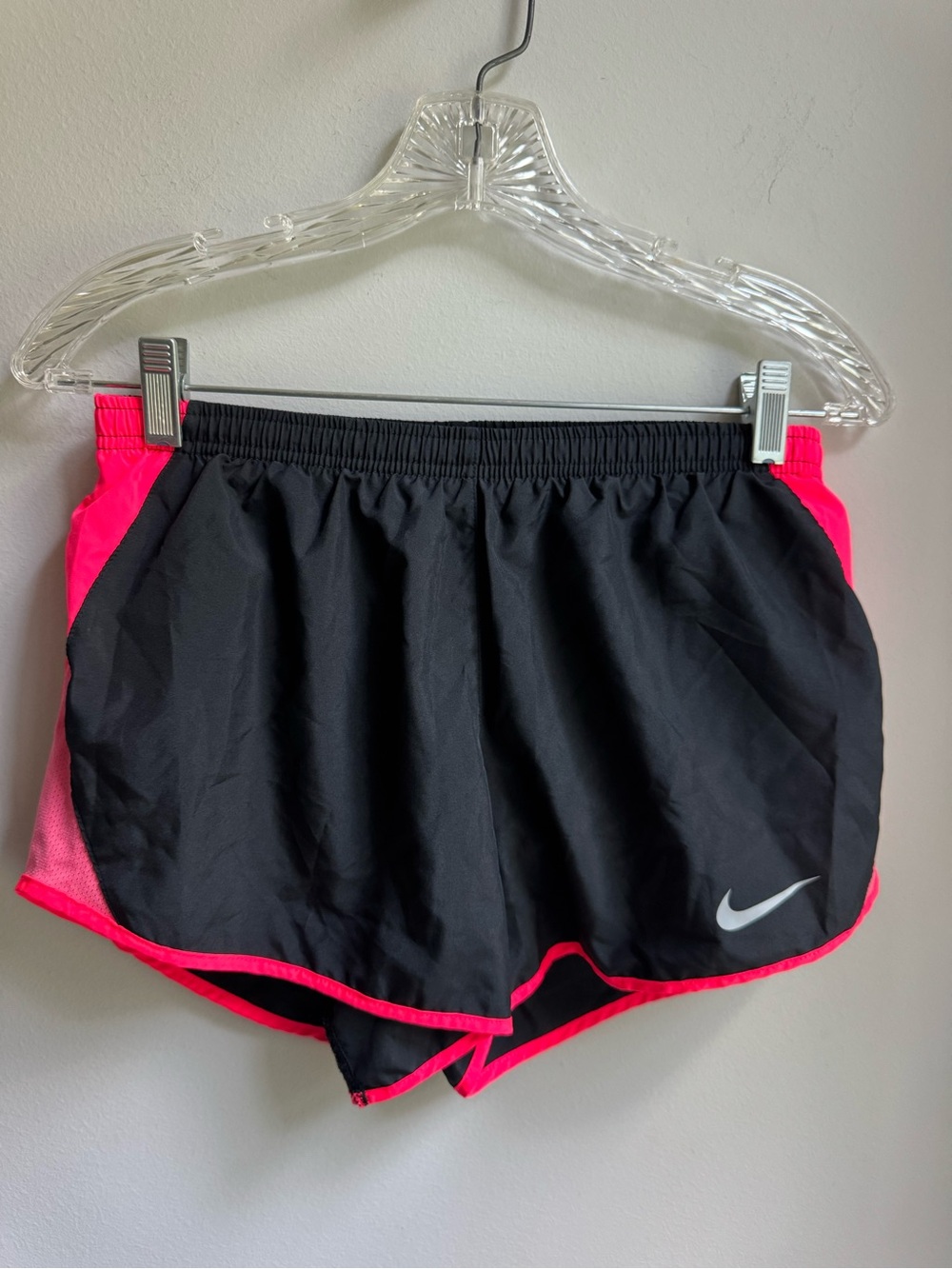 Nike Women's Black & Hot Pink Athletic Shorts Runner Workout Athletic Gym